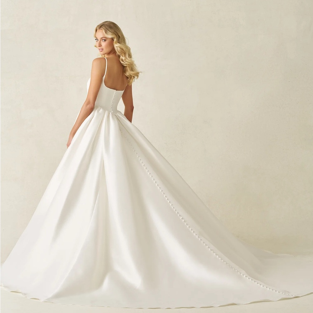 Allure Bridals Wedding Dress (BRAND NEW)